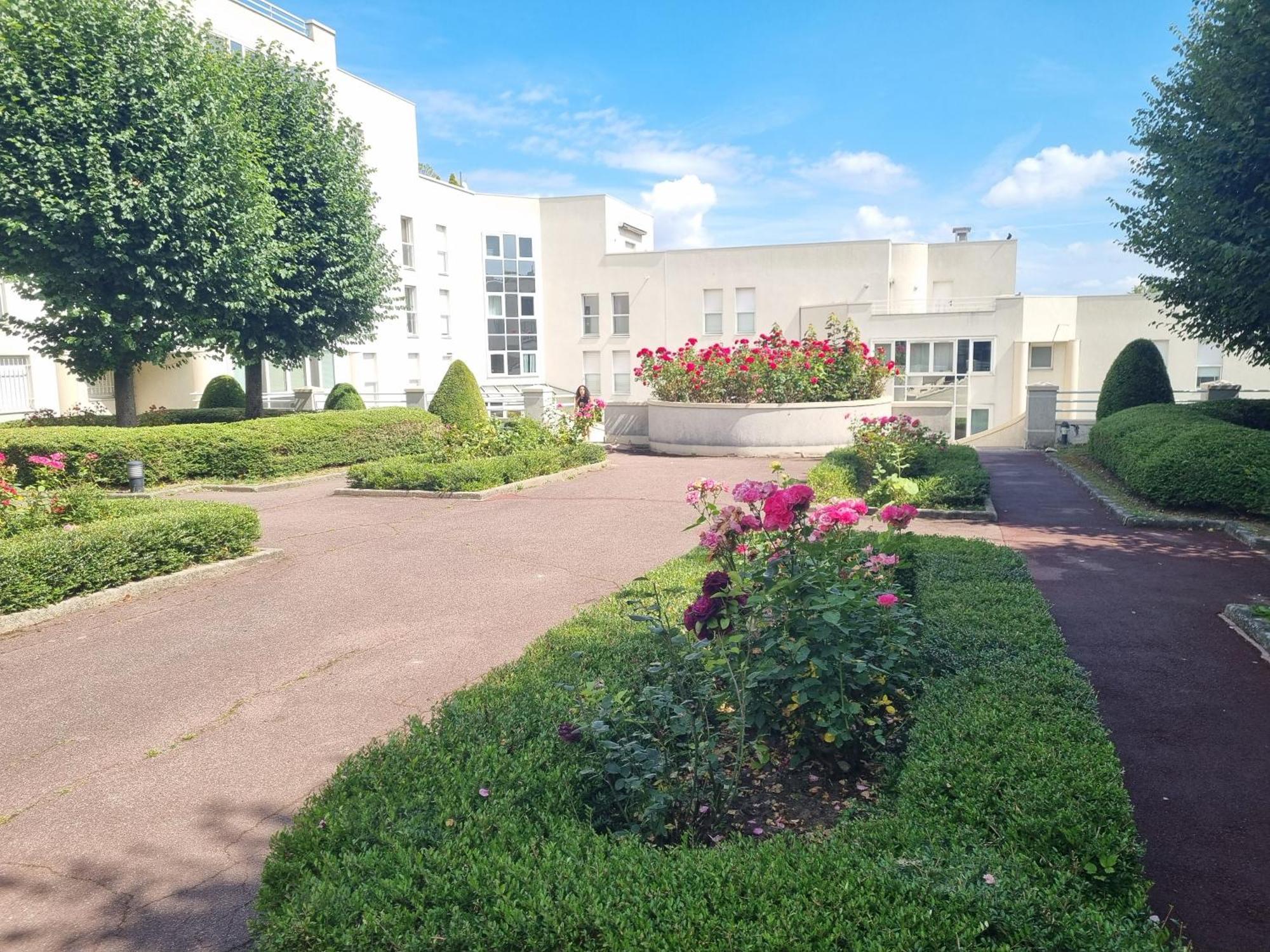 Chambre Avec Sdb Et Toilettes Privatives Rosny-sous-Bois Buitenkant foto